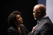 Dr. Maggie Pierce (Kelly McCreary, l.); Dr. Richard Webber (James Pickens Jr., r.)