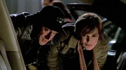 Um weitere Hinweise zu dem Mord eines bekannten Staatsanwalt zu finden, durchsuchen Detective Elliot Stabler (Christopher Meloni) und Detective Olivia Benson (Mariska Hargitay) den Wagen des Ermordeten. Interessant ist, dass der Mord große Ähnlichkeit mit einigen anderen Fällen aufweist.
