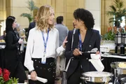 Dr. Teddy Altman (Kim Raver, l.); Dr. Maggie Pierce (Kelly McCreary, r.)