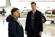 Keisha Castle-Hughes (Hana Gibson), Dylan McDermott (Remy Scott)