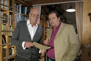 Ein am Tatort gefundenes Notenblatt führt Kommissar Florian Prantl (re. Andreas Giebel) zu dem Musikexperten August Weimar (li. Heinz Trixner).