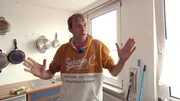 Stephan aus Bremerhaven hat Geld gespart und konnte sich somit eine neue Matratze und eine Waschmaschine leisten.