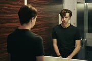 Lorenz (Jonas Holdenrieder) ist verzweifelt und wütend. Alles, was er in den letzten Monaten erreicht hat, hat er durch seine Lügen verspielt.