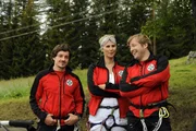 Ein tolles Team sind Tobias (Markus Brandl, l.), Bea (Paula Paul, m.) und Toni (Martin Klempnow, r.) von der Bergwacht.