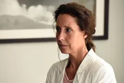 Dr. Schneiderhahn (Caroline Ebner) berät die Familie Steinmüller in einer außergewöhnlichen Situation.