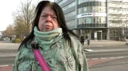 Pamela ist wütend. Ihre Witwenrente wird aufs Bürgergeld angerechnet. Nun verlangt sie Gerechtigkeit vom Jobcenter.