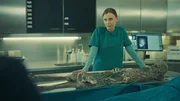 Pathologin Dr. Kulikova (Mascha Tokareva) hat für die Kommissare eine Überraschung parat.