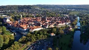 Die Altstadt von Hann. Münden ist bekannt für schöne, historische Fachwerkgebäude. Aber viele Häuser sind sanierungsbedürftig. Eine Bürgergenossenschaft kauft Häuser auf, um sie vorm Verfall zu bewahren und saniert sie in Eigenregie.