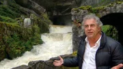 Der Hydrologe Pascal Reilé an der Quelle der Loue.