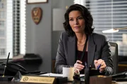 FBI SAC Isobel Castille (Alana De La Garza)