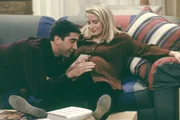 Ross Geller (David Schwimmer, l.); Carol (Jane Sibbett, r.)