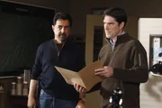 Werden mit einem neuen Fall beauftragt: Rossi (Joe Mantegna, l.) und Hotch (Thomas Gibson, r.) ...