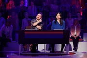 Rateteam-Kapitän Bernhard Hoëcker (l.) und die Schauspielerin Jasmin Tabatabai (r.) bilden ein Rateteam.