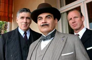 v.l.n.r. Inspector Japp (Philip Jackson), Poirot (David Suchet) und Knighton (Nicholas Farrell)
