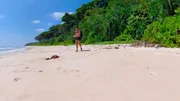 John Chau geht am Strand im indischen Port Blair auf den Andamanen spazieren. John Chau geht am Strand im indischen Port Blair auf den Andamanen spazieren.