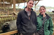 Heiner Hehmsoth und Johanna Preußer (beide 27 Jahre) haben sich für den anstrengenden Schäfer Beruf entschieden.