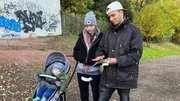 Mike (25) und Angelique (20) leben von Bürgergeld und Arbeitslosengeld - ein Error im System! Doch die doppelte Einnahmequelle kommt vor allem dem einjährigen Sohn Louis zugute.