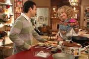 Barry Goldberg (Troy Gentile, l.): Beverly Goldberg (Wendi McLendon-Covey, r.)
