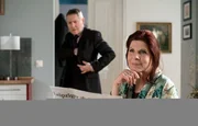 Rolf Kaminski (Udo Schenk) hat es eilig, sucht seinen Autoschlüssel und die Betreuerin für die demenzkranke Vera Bader (Claudia Wenzel) ist verspätet. Doch Vera versichert ihm, dass es ihr gut gehe, er kann ruhigen Gewissens die Wohnung verlassen.