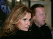 Zwischen der Staatsanwältin Katarina Ahlsell (Lena Endre) und Kommissar Wallander (Krister Henriksson) knistert es.