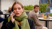 Arthur (Vivian Frey r.) und Svenja planen, Bella (Alessia Mazzola l.) und Elyas wieder zusammenzubringen. Sie arrangieren ein Treffen im Carlas, damit die beiden sich aussprechen können...