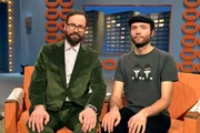 EinsPlus KRÖMER - DIE INTERNATIONALE SHOW, am Samstag (06.07.13) um 20:15 Uhr. "KRÖMER - Die internationale Show" verspricht wieder spannende Gäste und mehr Spontaneität, als manch einem lieb sein dürfte. Die Zuschauer können sich auf wirklich wichtige Gespräche freuen; dafür nimmt sich der Mann aus Neukölln in seiner unnachahmlichen Art wieder viel Zeit. Kurt Krömer (li.) mit Frederick Lau.