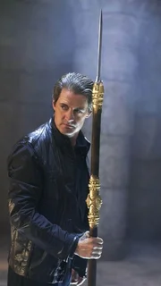 Edward Wilde (Kyle MacLachlan) hat die heilige Lanze gestohlen. Die Reliquie ist von unsch&auml;tzbarem Wert. Wer sie besitzt, sei unbesiegbar, so die jahrhundertealte &Uuml;berlieferung