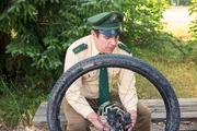 Ob Riedl (Paul Sedlmeir) mit den Zahlenschlössern mehr Glück hat?