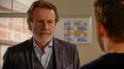 Gunter (Hermann Toelcke l.) ist überzeugt, in seinen Hotels unverzichtbar zu sein. Erst als David (Arne Rudolf r.) ihm vor Augen führt, dass er seine Zeit besser mit seinem Enkel auf dem Darß planen sollte, setzt Gunter (Hermann Toelcke l.) seine Prioritäten neu.