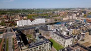Der Hanns-Seidel-Platz im Münchner Stadtteil Neuperlach. Aus einer trostlosen Asphaltwüste soll hier eine grüne Oase für die Anwohnenden entstehen – "Neuperland".