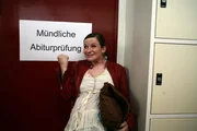 Abitur bestanden! Jetzt will sich Marla (Nina Gummich) voll auf ihren Traum, Musikjournalistin zu werden, konzentrieren. Da erhält sie die einmalige Chance, für ein Musikmagazin zu arbeiten. Nur darf dort niemand wissen, dass sie schwanger ist.