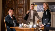 Sascha Bergmann (Hary Prinz, links) und Anni Sulmtaler (Anna Unterberger, rechts) konfrontieren die Archivarin Ruth Kramer (Doris Schretzmayer, Mitte), wie die kostbaren Schriften ohne ihr Wissen entnommen werden konnten.
