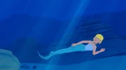 Auru kann seinen Augen kaum trauen. Er sieht Clarissa als Meerjungfrau durchs Wasser gleiten. Ist Clarissa seit Neuestem eine echte Meerjungfrau?
