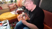 Dagmar (55) spart für ein Dreirad, das ihr das Leben leichter machen soll.