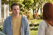 Andrew (Shawn Pyfrom, l.) belauscht ein Telefongespräch zwischen Bree (Marcia Cross, r.) und Peter und bekommt mit, dass dieser an Sexsucht leidet. Daraufhin hat er einen gemeinen Plan ...