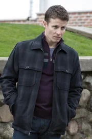 Jamie (Will Estes) ahnt nicht, dass er sich durch seine eigenen Ermittlungen gegen die Blauen Templer in große Gefahr bringt ...