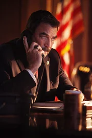 Sein Sohn Danny ist in großen Schwierigkeiten, doch diesmal kann Frank (Tom Selleck) ihm bedauerlicherweise auch nicht helfen ... Sein Sohn Danny ist in großen Schwierigkeiten, doch diesmal kann Frank (Tom Selleck) ihm bedauerlicherweise auch nicht helfen ...