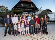 SRF bi de Lüt - Familiensache Christiana Colliard (M.) mit Ihren Pflegekindern der Wohngruppe Wolf
