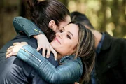Corey Holman (Ryan Bruce), Sam Swift (Rachel Bilson).