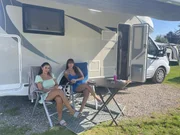 Michaela (l.); Monika (r.)