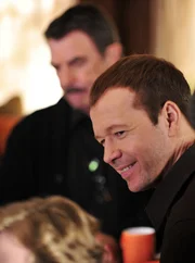 Danny Reagan (Donnie Wahlberg, r.) genießt die Zeit, die er mit der Familie verbringen kann.