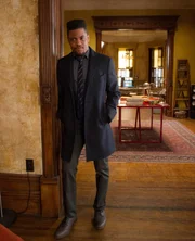 Die aktuellen Vorkommnisse nagen ganz schön an Detective Bell (Jon Michael Hill, l.). Erst wird seine Freundin angegriffen und kurze Zeit später, wird ihr Exmann ermordet ...
