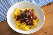 Eine Neapolitanische Roulade mit Tagliatelle soll die Gäste beim finalen Testessen im "Fellini" dazu animieren, auch in Zukunft des Öfteren hier zu essen ...