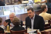 Danny und Linda wollen sich eigentlich ein romantisches Wochenende zu zweit in einem hübschen Hotel gönnen, während Frank und Henry sich um die Jungs kümmern.