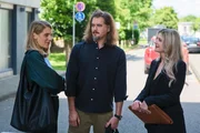 David (Diego Seyfath) muss seinen Plan aufschieben, um nicht aufzufliegen. Links Stella (Bettine Langehein), rechts Patrizia (Miriam Lahnstein)