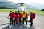 Die Bergretter sind immer einsatzbereit. Von links: Tobias Herbrechter (Markus Brandl), Michi D&ouml;rfler (Robert Lohr), Katharina Strasser (Luise B&auml;hr), Markus Kofler (Sebastian Str&ouml;bel), Ben Marasek (Mirko Lang).