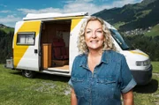 Tietjen campt - der Roadtrip "Tietjen campt – der Roadtrip" geht weiter: Camping-Enthusiastin Bettina Tietjen fährt mit Comedy-Legende Ingolf Lück, "No Angels"-Sängerin Lucy Diakovska, Comedian und Dialekte-Profi Lukas Staier alias Cossu, Schauspielerin und Kabarettistin Gisa Flake, Schauspieler Oliver Mommsen und Moderatorin und Influencerin Lola Weippert vom Bodensee zum Gardasee.