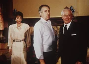 Präsidentenfreund McMasters (William Prince, r.), sein Sohn (Dennis Howard, M.) und seine Schwiegertochter Felicia (Nana Visitor, l.) haben viel Geld und noch mehr Einfluss ...