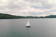 Segeln auf dem Laacher See.