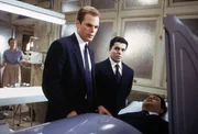 Michael C. Hall (David Fisher), Jacob Vargas (Manuel 'Paco' Bolin)